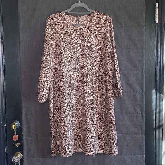 Leopard print, baby doll , long sleeve mini dress - Picture 2 of 3